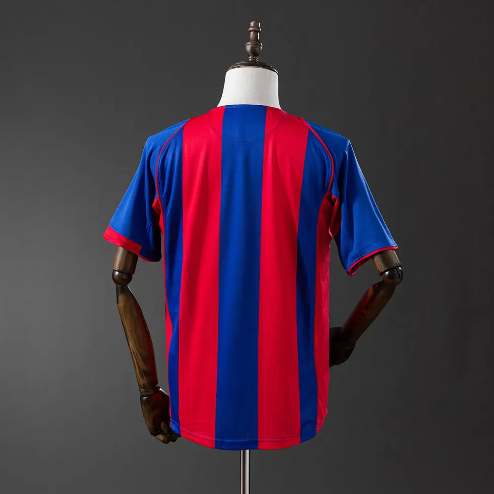 Camisa Retrô Barcelona 2004-05 (Ronaldinho)