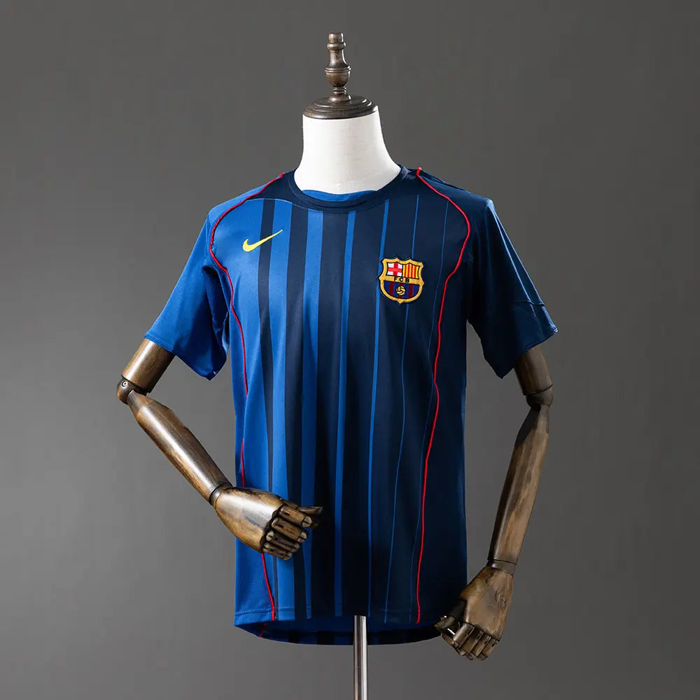 Camisa Retrô Barcelona 2004-05 (Ronaldinho)